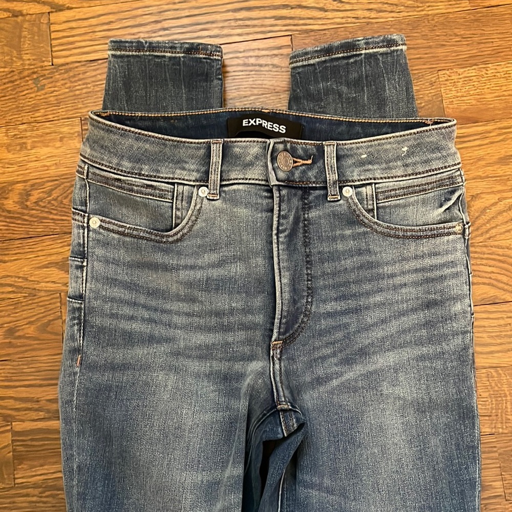 *THE CUTEST* Express Skinny Jeans 4 Tall High Rise
